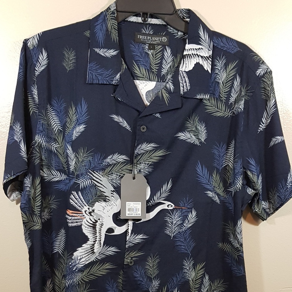 NWT FREE PLANET SHORT SLEEVE SHIRT LARGE Tropical (211)